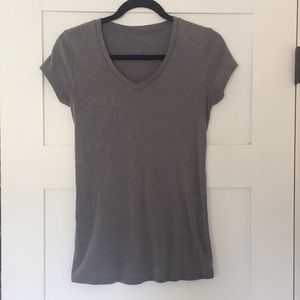 Liz Lange maternity gray v neck tee